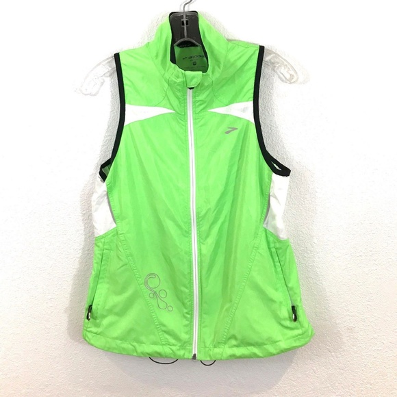 brooks running vest